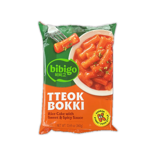 BIBIGO Sweet & Spicy Tteokbokki 360g – soft and chewy rice cakes in authentic Korean street food sauce
